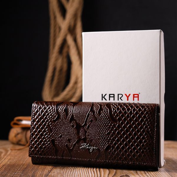 Лакированный горизонтальный кошелек из натуральной кожи с тиснением под змею KARYA 21170 Коричневый 21170 фото