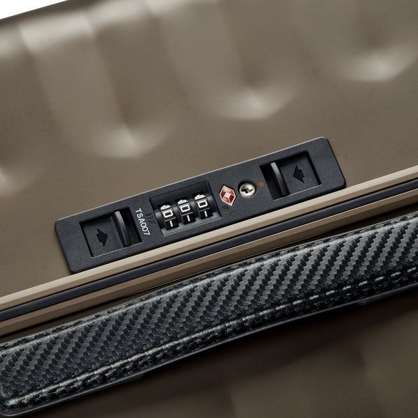 Suitcase Средний чемодан на застежках из алюминия Roncato UNO AL 418352/24