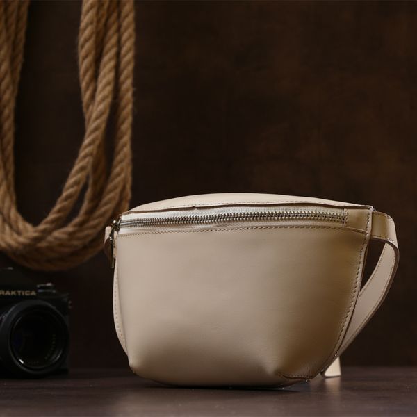 Stylish women's banana bag made of genuine leather Shvigel 16391 Beige 16391 фото